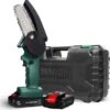 Mardin Mini Kettingzaag - Snoeizaag - Kettingzaag - Kettingzaag Electrisch Met 2 Accu - Inclusief Koffer - 1 Extra Accu - Groen 1 Mardin Mini Kettingzaag - Snoeizaag - Kettingzaag - Kettingzaag Electrisch Met 2 Accu - Inclusief Koffer - 1 Extra Accu - Groen -Tuingereedschaps winkel 1176x1200 4
