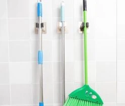 Bezem Houder - Zelfklevend - Zilverkleurig -Tuingereedschaps winkel 1200x1022 1