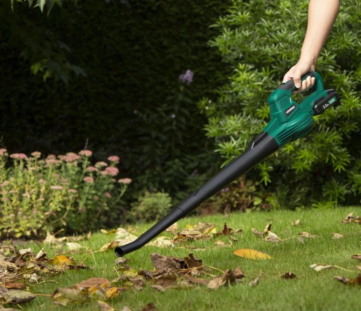 VONROC Accu Bladblazer – VPower 20V – 2 Standen – Max. Blaassnelheid 190km/u – Incl. Accu En Oplader 7 VONROC Accu Bladblazer – VPower 20V – 2 Standen – Max. Blaassnelheid 190km/u – Incl. Accu En Oplader - Afbeelding 5