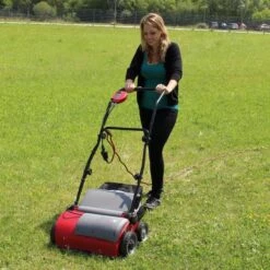 Einhell Verticuteerder En Beluchter RG-SA 1433 (1400 W - 33 Cm Werkbreedte - 3-voudige Hoogteverstelling - 28 L - Aanbevolen Voor Oppervlaktes Tot 400 M²) -Tuingereedschaps winkel 1200x1200 250