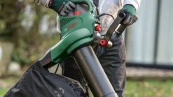 Bosch UniversalGardenTidy 3000 Bladblazer - Op Snoer - 3000 W -Tuingereedschaps winkel 1200x675 6