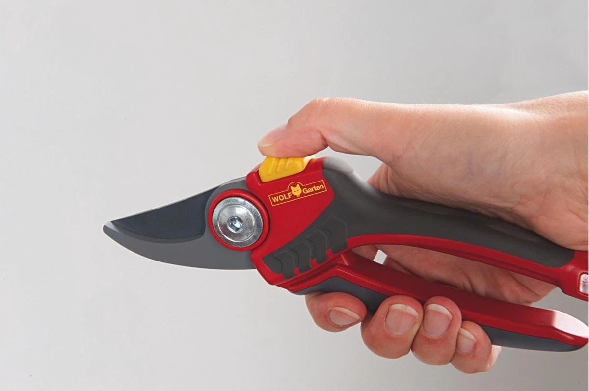 WOLF-Garten Snoeischaar "Premium Plus" RR 4000 - Max. Knipdiameter 22 Mm - Links- En Rechtshandige - Softinleg Handgreep - Snijhoek 30° - Voor Grote Handen - Vervangbare Messen 6 WOLF-Garten Snoeischaar "Premium Plus" RR 4000 - Max. Knipdiameter 22 Mm - Links- En Rechtshandige - Softinleg Handgreep - Snijhoek 30° - Voor Grote Handen - Vervangbare Messen - Afbeelding 4