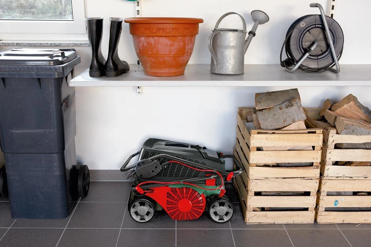 Bosch UniversalVerticut 1100 Verticuteermachine - Op Snoer - 1100 W - 32 Cm Maaibreedte - Met 50 Liter Opvangbak 8 Bosch UniversalVerticut 1100 Verticuteermachine - Op Snoer - 1100 W - 32 Cm Maaibreedte - Met 50 Liter Opvangbak - Afbeelding 6