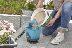 GARDENA - Handstrooier M - Strooikar- 100m2 - 1.8 Liter 19 GARDENA - Handstrooier M - Strooikar- 100m2 - 1.8 Liter -Tuingereedschaps winkel 1200x799 77