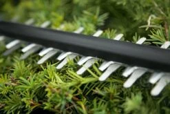 Bosch UniversalHedgeCut 18-50 Heggenschaar - Met 18 V Accu En Lader -Tuingereedschaps winkel 1200x800 101