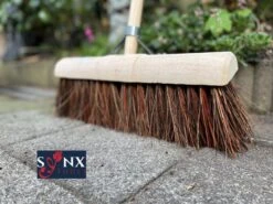 Synx Tools Gemeente Bezem 45 Cm - Straatbezem / Stadsbezem - Steel 150 Cm - Harde Natuurvezels - Bezemsteel - Bezems - Schrobborstels - Veger - Buitenbezem -Tuinbezem -Tuingereedschaps winkel 1200x899 18