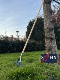 Synx Tools Verticuteerhark Verzinkt - Gazonbeluchters - Verticuteer / Harken - Bodembewerkers - Tuinartikelen / Tuingereedschap - Inclusief Steel 160cm 11 Synx Tools Verticuteerhark Verzinkt - Gazonbeluchters - Verticuteer / Harken - Bodembewerkers - Tuinartikelen / Tuingereedschap - Inclusief Steel 160cm -Tuingereedschaps winkel 899x1200 4